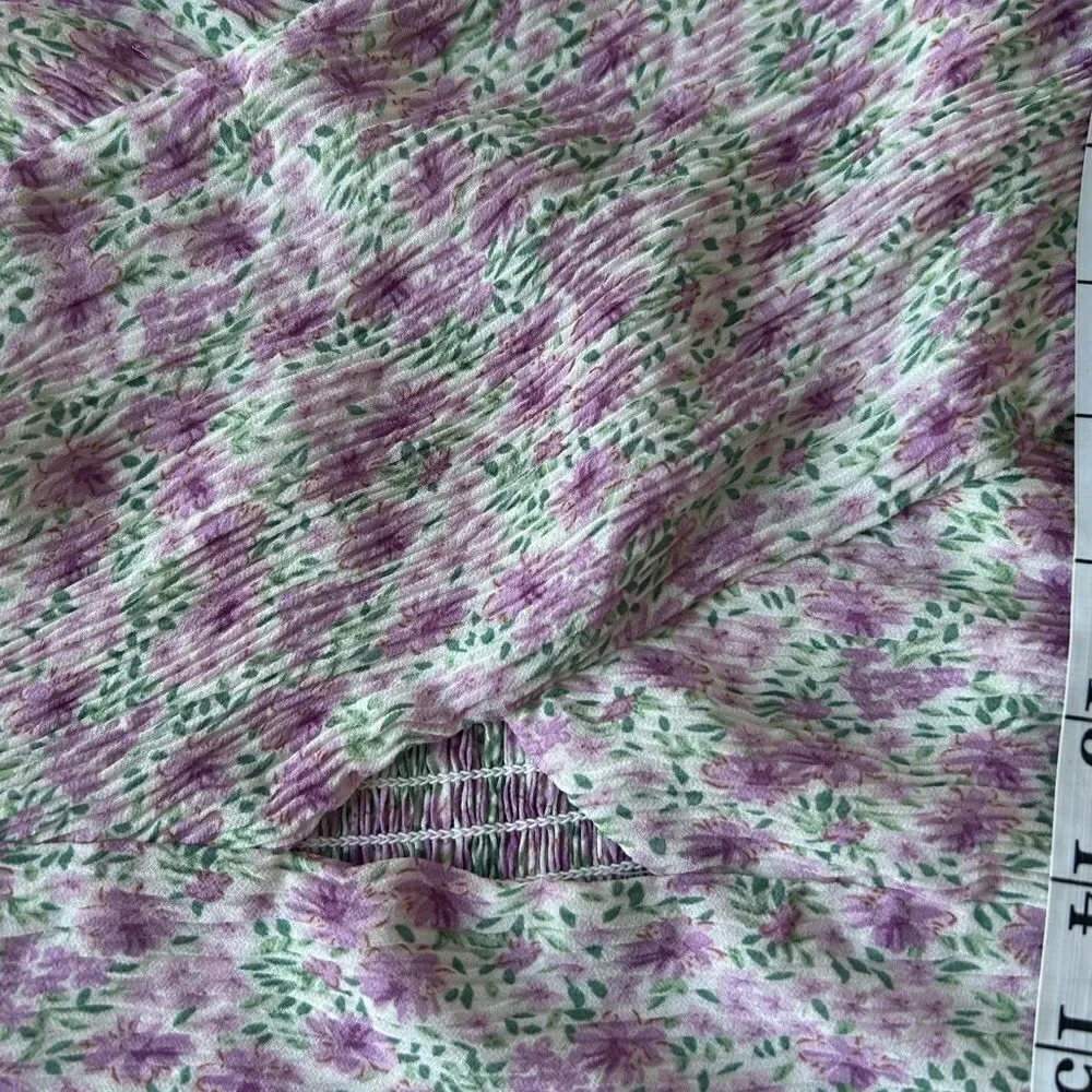 ASTR Crop Top Size XL Lavender Ditsy Plisse Floral Print  Puff Sleeve Cutout Top